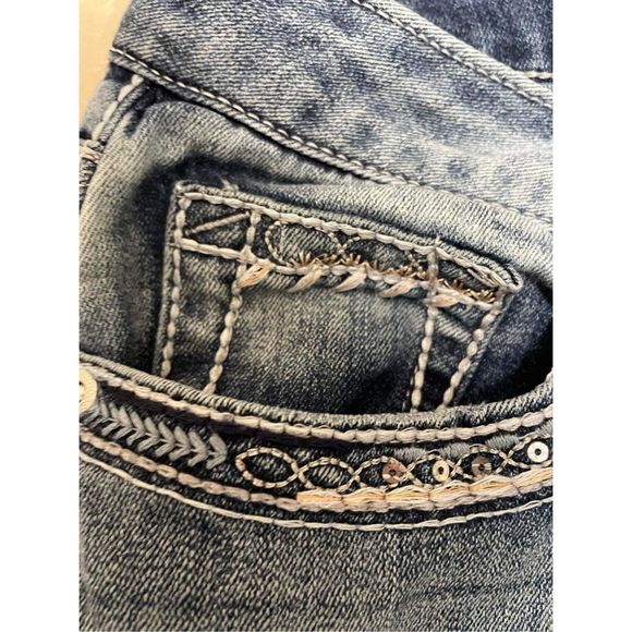 Maurices Womens Bootcut Jeans With sequined Pockets Size 16W Regular new - Picture 2 of 6